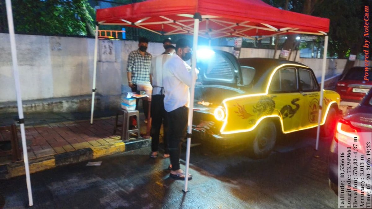 kumar_chs's tweet photo. A BBQ stall operating from a car with an LPG cylinder is encroaching the road &amp; footpath outside Kumar Primrose, Kharadi. This seems unauthorized, it poses  serious fire hazard near children's area and  inconvenience for pedestrians. verify and take req action @PMCPune @KhswaPune https://t.co/TC3ij2kjfm
