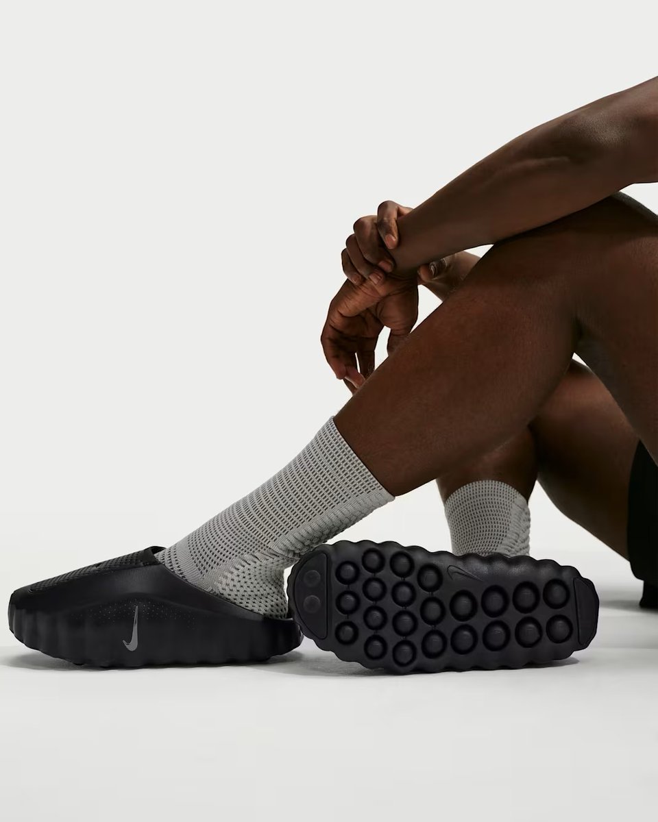CaminoTV's tweet photo. une mind 001 en full full black olala on va attendre le 28 juillet 9h avec impatience hehe https://t.co/FNbZK4IWwz