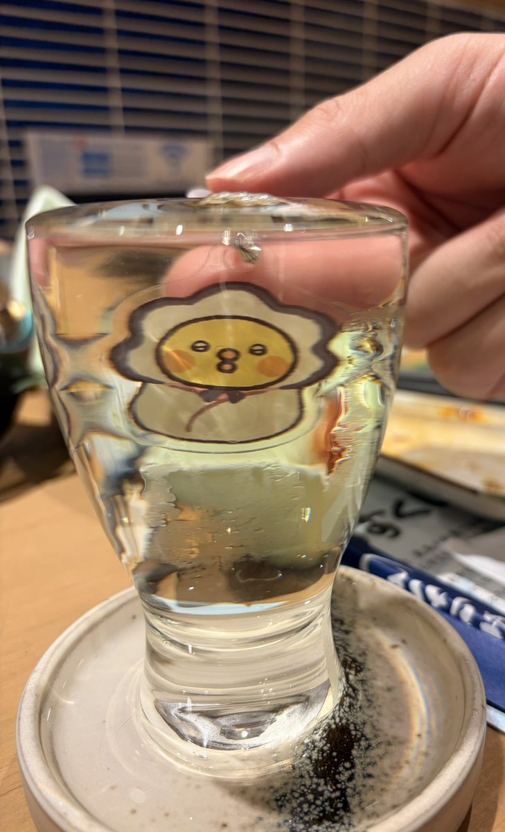 maple82828566's tweet photo. 日本酒の向こう側…🍶🐥🦪✨
#ぴよこ豆 https://t.co/i06aQI9Bks