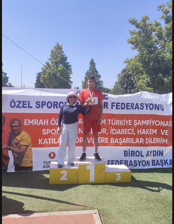 mhkeskin55's tweet photo. 🥇🇹🇷 Özel sporcularımız yine gururumuz oldu! 

Konya'da düzenlenen Türkiye Şampiyonası'nda Erva Narin Demirdöğen, Arda Çetin ve Ramazan Ünlü önemli dereceler elde ederek Nevşehir'imizi en güzel şekilde temsil etti.

Tebrik ediyor başarılarının devamını diliyorum. 👏 https://t.co/peBK3FSdtc