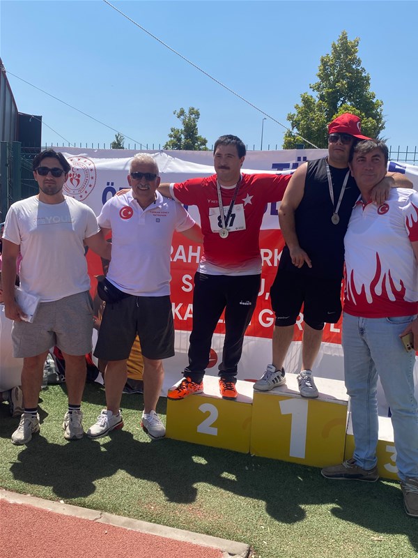 mhkeskin55's tweet photo. 🥇🇹🇷 Özel sporcularımız yine gururumuz oldu! 

Konya'da düzenlenen Türkiye Şampiyonası'nda Erva Narin Demirdöğen, Arda Çetin ve Ramazan Ünlü önemli dereceler elde ederek Nevşehir'imizi en güzel şekilde temsil etti.

Tebrik ediyor başarılarının devamını diliyorum. 👏 https://t.co/peBK3FSdtc