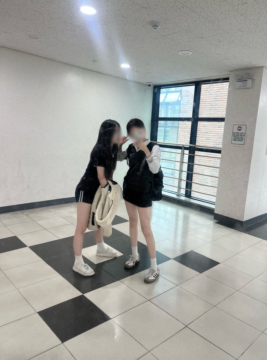 xarm4837's tweet photo. 교복 https://t.co/lr6gKYTnLF
