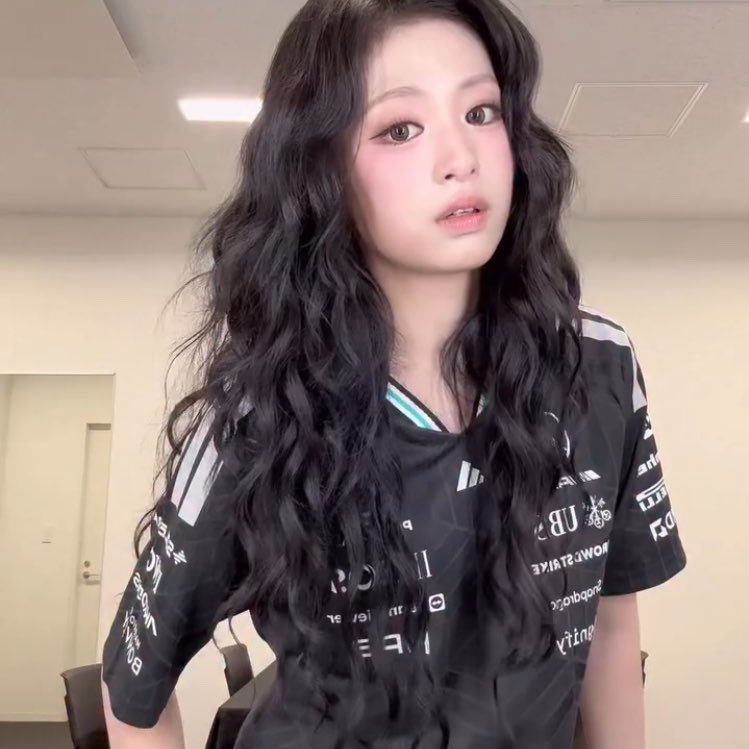 ahyeonsbase's tweet photo. Mercedes F1 liked an Instagram post by BABYMONSTER’s Ahyeon wearing their team jersey. https://t.co/emNwDUIiW9