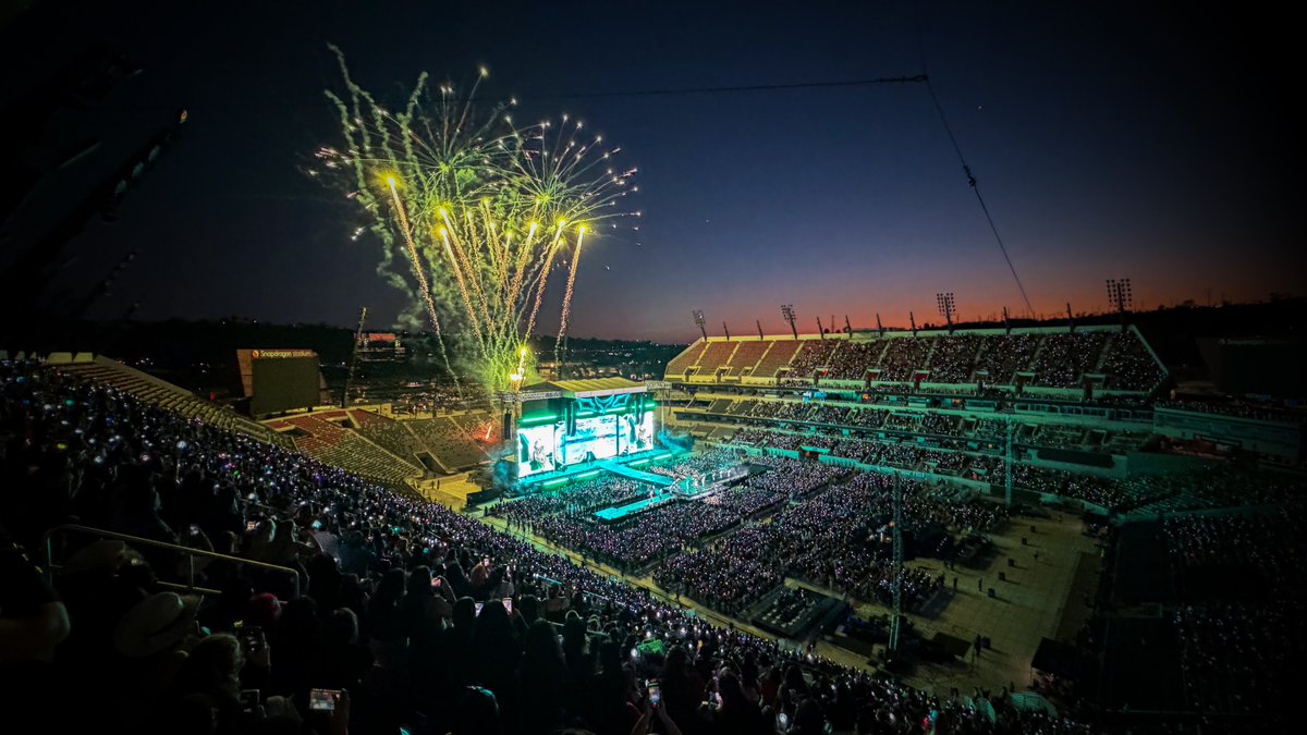 ENHYPEN's tweet photo. [#오늘의ENHYPEN] What a night! 🎇 The weather was amazing, but you were even more amazing, ENGENE 🥰 #260721 @ BLOOD SAGA IN SAN DIEGO https://t.co/ls6HUQ5isf
