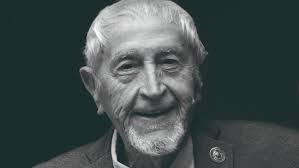 Pucurull's tweet photo. Un record per l'escriptor Josep Vallverdú, degà de les lletres catalanes. Va morir ahir als 103 anys. 🤎
Deia sempre, "Malgrat tot, ens toca ser optimistes." https://t.co/RhxCgZ3jpq