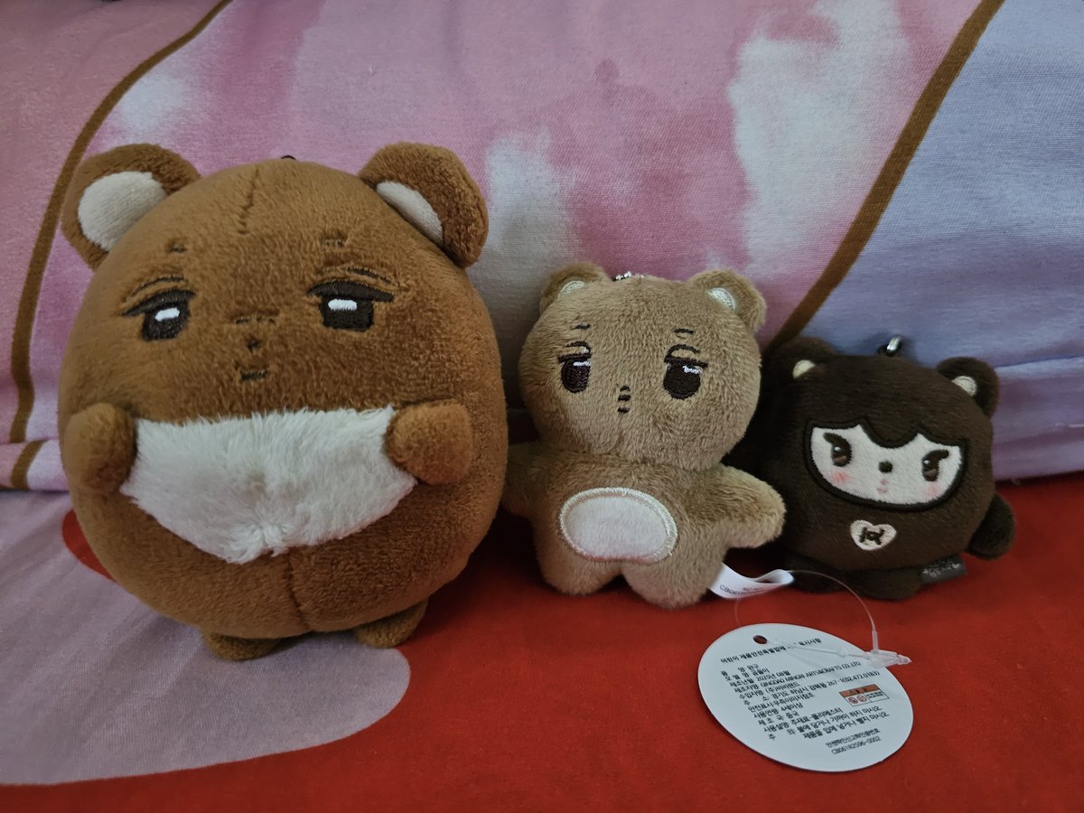 abenggggg3's tweet photo. Tatlong bear ko sabay sabay dumating 😭 mataba, mapayat at maliit 🤏🐻

Thank you po ate @KAISOOPREVAILS bilis nakauwi ni mini nini bear at brown bear kai sa akin tapos ang dami din freebies! 😭 Salamat po ate 🤍🙇‍♀️ 

Also kay ate Beati kung makita mo man ito, dumating na dn po si Jjonini 🥹🙇‍♀️ Salamat dn po sayo ate 🤍