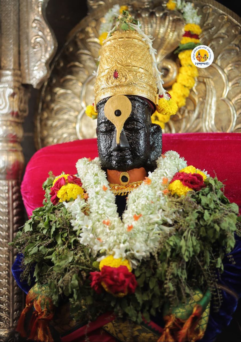 MarathiPrasar's tweet photo. पंढरपूरच्या वेशीपाशी आहे एक छोटी शाळा,
सर्व मुले आहेत गोरी एक मुलगा कुट्ट काळा ॥

दंगा करतो मस्ती करतो खोड्या करण्यात आहे अट्टल,
मास्तर म्हणतात करणार काय? न जाणो असेल विठ्ठल ॥

#वारी #आषाढीवारी #पंढरीची_वारी https://t.co/JYzhtDjiIN