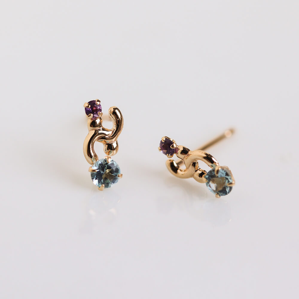 info_cuicui's tweet photo. アメジスト / ブルートパーズ ピアス | K10YG 〈Web限定〉

淡いカラーが目を引く上品なピアス。柔らかな色合いのため、女性らしい印象でお使いいただけます。耳元にさりげない華やかさを演出してくれます。

＊商品を見る＊
https://t.co/1uwp15Lz05

#cuicui #キュイキュイ https://t.co/Nzs0YI3cfL