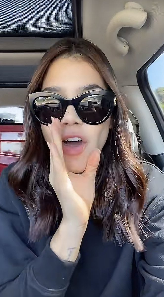 nottsico's tweet photo. @Da_nnaDreamer @basebydanna @noquierotequila @dannajustdanna la canción salió a finales de septiembre, que es cuando ellos ya habían terminando incluso fue cuando Kenia ya solo vivía con Eloísa y usaba lentes negros en sus videos para no mostrar sus ojos. https://t.co/lejdJXPEuP
