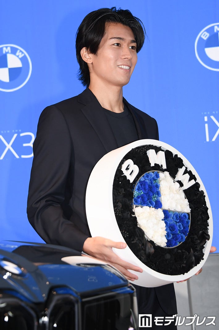 modelpress's tweet photo. サッカー日本代表・中村敬斗選手
パートナーのような存在告白
https://t.co/c7UBkP3Kyt

「毎日練習場に行くのにも関わる」
「僕にとって相棒だったりパートナーのような存在」

「THE NEW BMW iX3 Press Conference」
BMWブランド・フレンド就任🚗✨ https://t.co/auv3cqChZ5