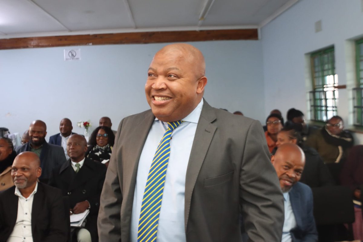 DBE_SA's tweet photo. Director-General Mathanzima Mweli is engaging with key education district officials at Zwelakhe Secondary School in the Alfred Nzo West Education District, Eastern Cape. The engagement focuses on strengthening collaboration, improving district support and advancing quality education across the province.
#DistrictSupportProgramme #EducationZA #GovZAUpdates