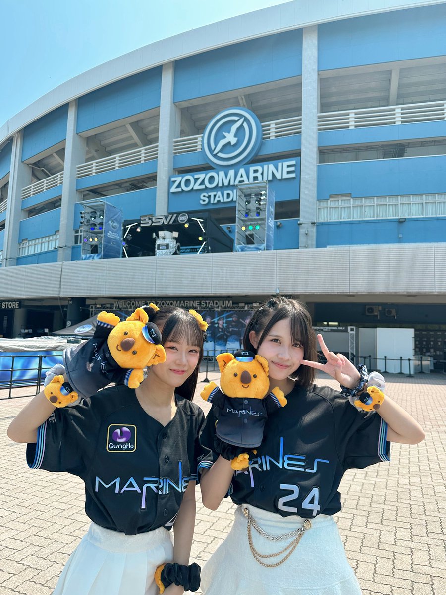 Rosy_Chronicle's tweet photo. 「BLACK SUMMER WEEK 
　　　　　supported by クーリッシュ」
📍ZOZOマリンスタジアム

正面ステージにてイベントMCを努めさせていただきました💙🤍
いよいよスタート！1日楽しみましょう✨

#ロージークロニクル #ハロプロ
#chibalotte #BSW https://t.co/1drZY56GfL