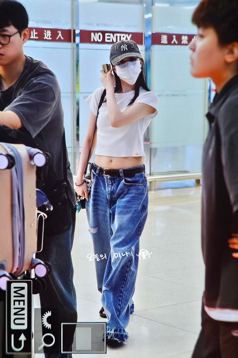 lovemenow_324's tweet photo. 260722 입꾸욱
#TWICE #트와이스 #MINA #미나 #ミナ https://t.co/MBiqxd7f4T
