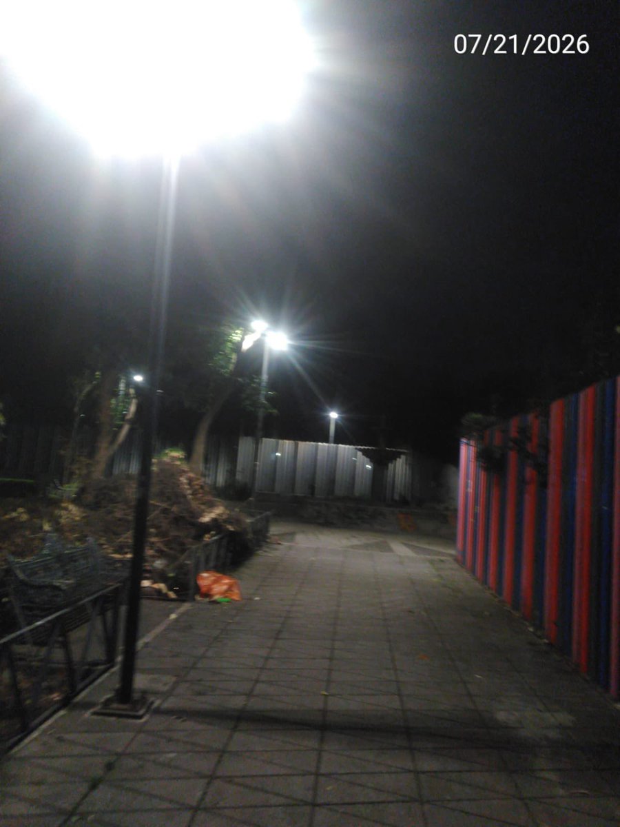 AlessandraRdlv's tweet photo. Seguimos recuperando el alumbrado público en la alcaldía.

En el Jardín de Artes Gráficas atendimos dos circuitos que se encontraban fuera de servicio: reemplazamos el cableado dañado entre registros y restablecimos la alimentación eléctrica afectada por ramas de un árbol.

#BrillaCuauhtémoc