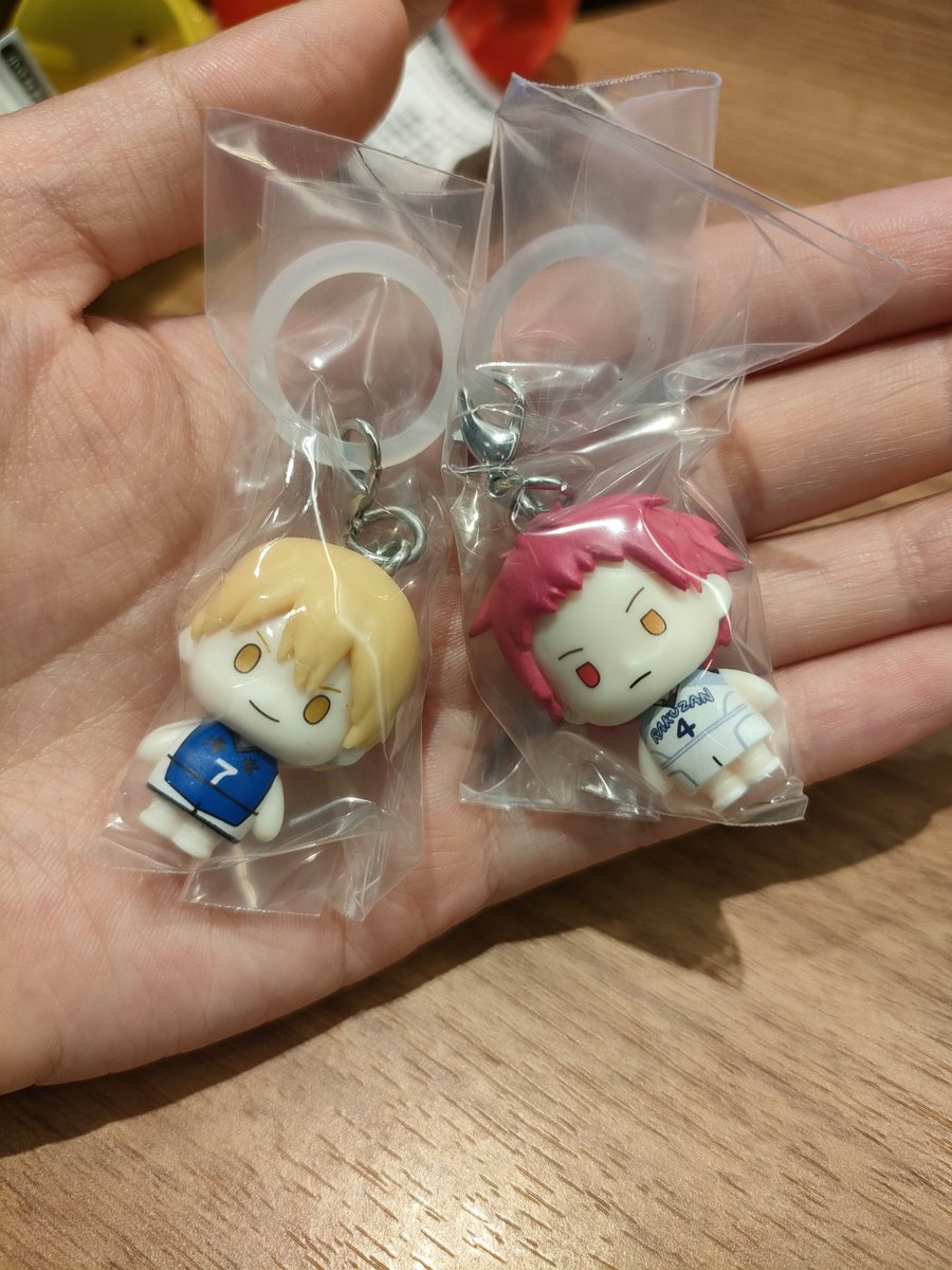 pyoko3215's tweet photo. 黒子のバスケめじるしアクセサリー
＜求＞黒子、火神、青峰
＜譲＞黄瀬、赤司

明日か明後日、池袋・渋谷・新宿周辺で手渡し可能です
 #黒子のバスケ https://t.co/qr87IOxII5