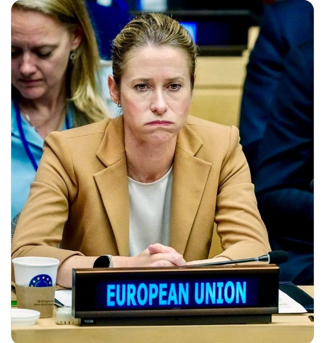 joeberlin53's tweet photo. EU tar fyra av sina egna medlemmar till domstol!

Irland, Spanien, Frankrike och Nederländerna.

Anledningen? De vägrade att anta det europeiska direktivet om cybersäkerhet.

EU förhandlar inte: det stämmer och hotar med finansiella sanktioner.

Det är samma mönster som upprepas:
- Polen motsätter sig censur → påtryckningar.
- Länder bromsar MiCA → hot om straff.
- Idag säger fyra nationer nej → rättegång.

EU som predikar demokrati straffar sina medlemmar som utövar den.

Nog med denna Brysseldiktatur! De europeiska nationerna måste TA tillbaka sin suveränitet.

Straffar EU sina medlemmar för att de utövar sin suveränitet?

 Ja, det är en diktatur förklädd till en "union".