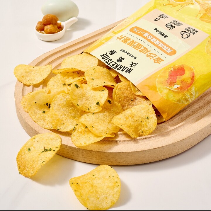 DABEENpuri's tweet photo. Just shared a bag of salted egg yolk crisps with my desk buddy  Who’s next for a snack pick-me-up!， https://t.co/pmGivpkDpU