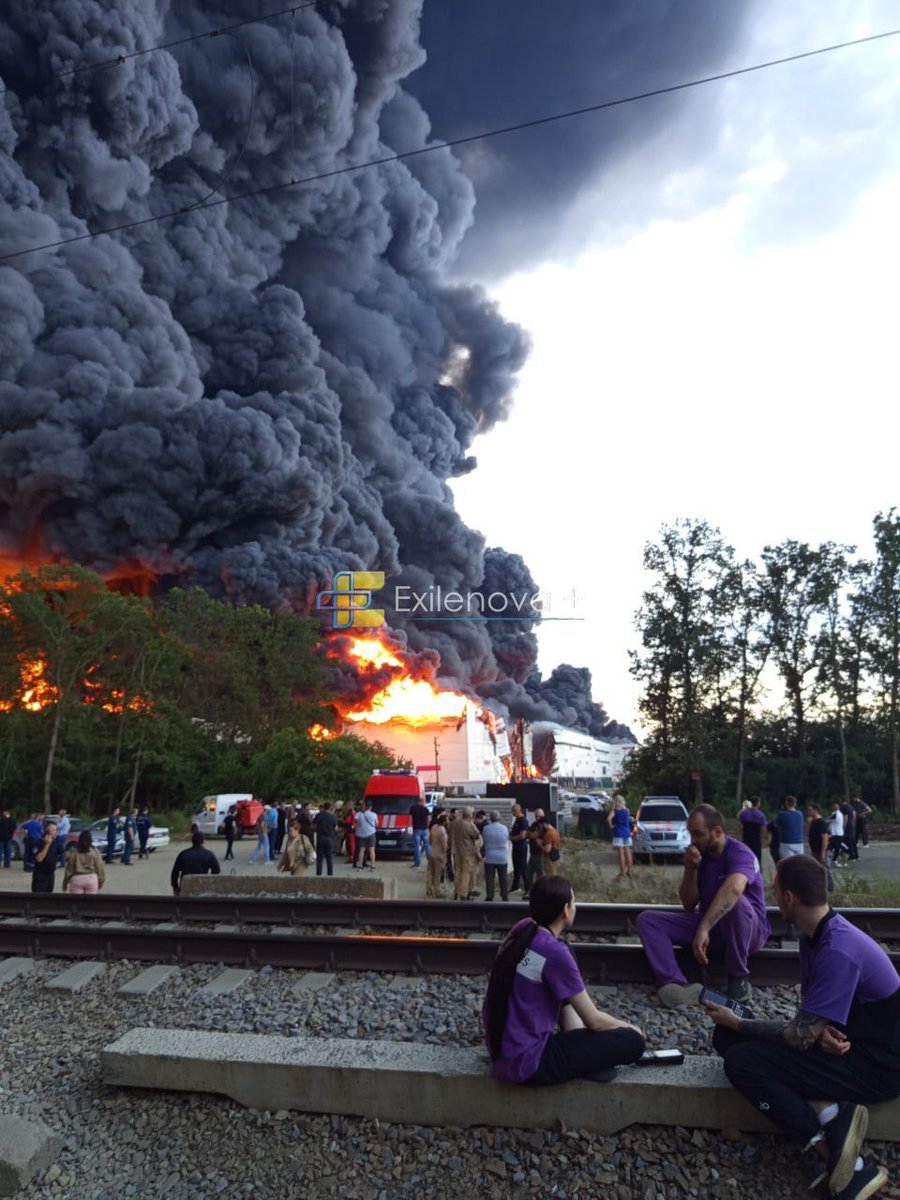 Maks_NAFO_FELLA's tweet photo. Oil depot in Armavir, Krasnodar Krai 🔥😊 https://t.co/f7Aie0bfDC