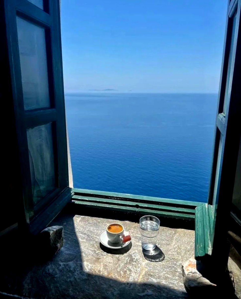 Tehanoula's tweet photo. Δεν αντέχω τα παράθυρα χωρίς θέα.

Ο. Ελύτης https://t.co/FJwb3Sd67e