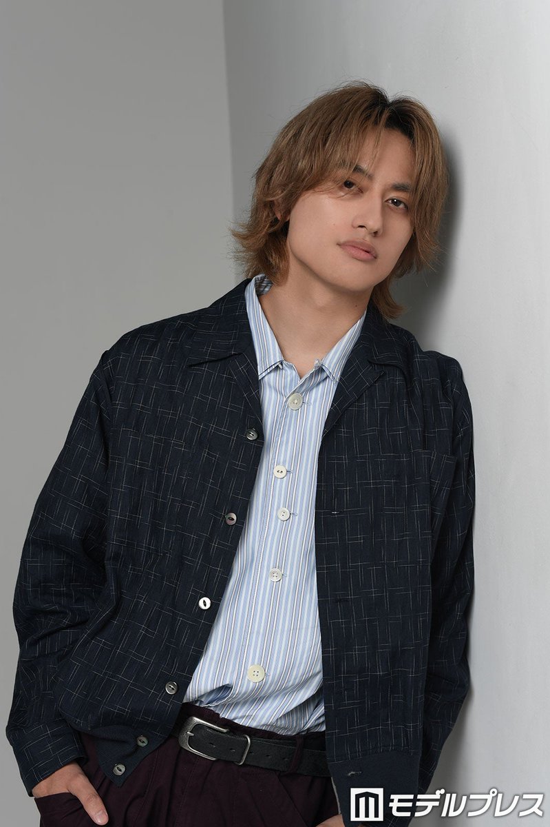 modelpress's tweet photo. ＼Aぇ! group小島健インタビュー／
「八神瑛子 -上野中央署 組織犯罪対策課-」
https://t.co/k3KStv1JxE

フィリピンの殺し屋役・グラニソ🗡️
役作りで4～5キロ減量、ラーメンも我慢

全編英語セリフ＆本格アクション初挑戦
達成感は「今までの仕事の中でも過去一」

#ドラマ八神瑛子 @yagamieiko_Hulu https://t.co/aArIVNPtC3