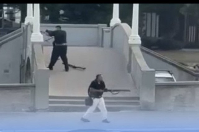 Glenn02936110's tweet photo. This idiot is changing the face of Australia.
We are now living in a dangerous environment. https://t.co/jG9BbXXgKW