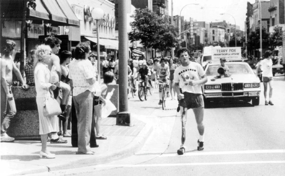oldcanadaseries's tweet photo. 46 years ago this week, Terry Fox running through downtown Kitchener in July 1980. 🇨🇦 https://t.co/hFgfWv0qdL