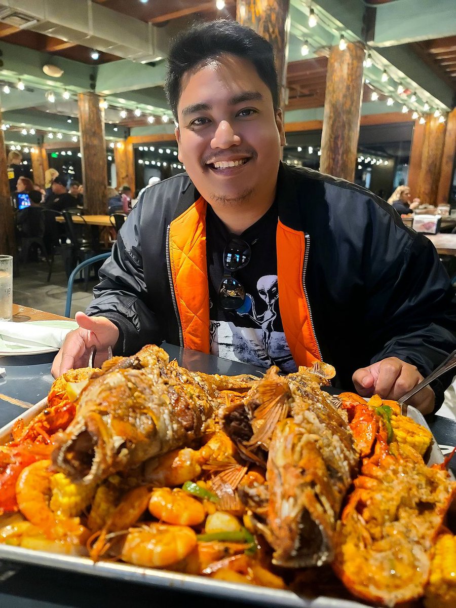 San Pedro Fish Market tweet media