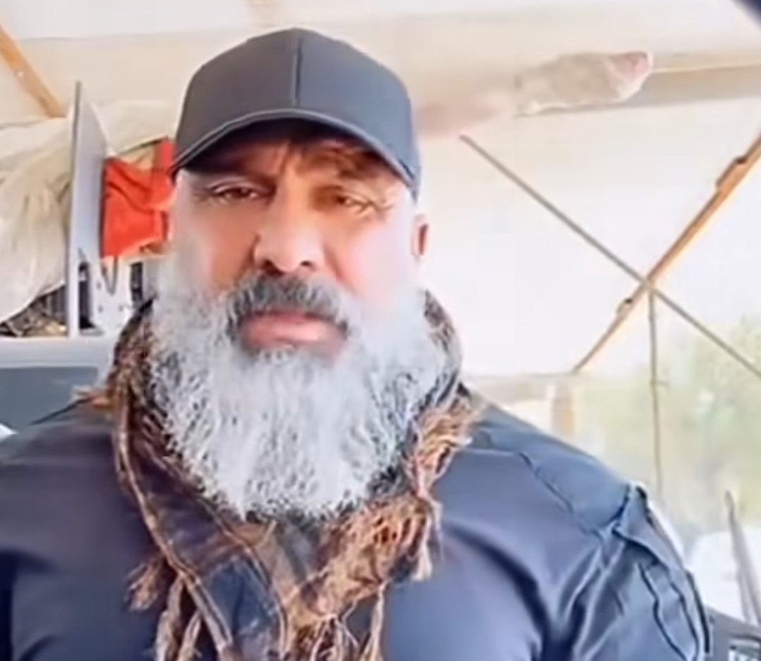 s10h_'s tweet photo. آني مو سُنّـي حتىٰ تحاربوني 

قالها هذا الوضيع في مقطعهُ الأخير ليس دفاعاً عن السنّة بل بسبب مضايقات الحشد له ڪونه في ڪتائب الأمام علي «رضي الله عنه» والسبب الخفي هو لتحسين صورتهُ بسبب الضغوطات الأخيرة من الحڪومه على الفصائل 

نقول له يا حقير حرقك للمسلمين لن يمر بسلام ••••• https://t.co/h44rmxZC0J