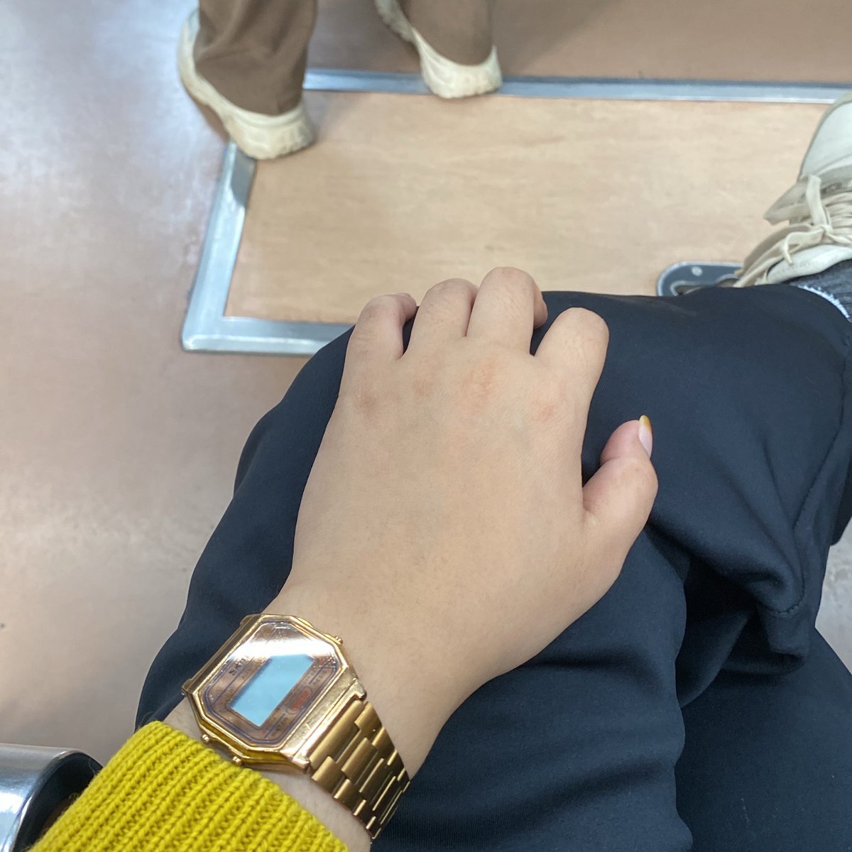 yalyya_'s tweet photo. lah jam gw mati🫢 https://t.co/SMBJVtIEGz