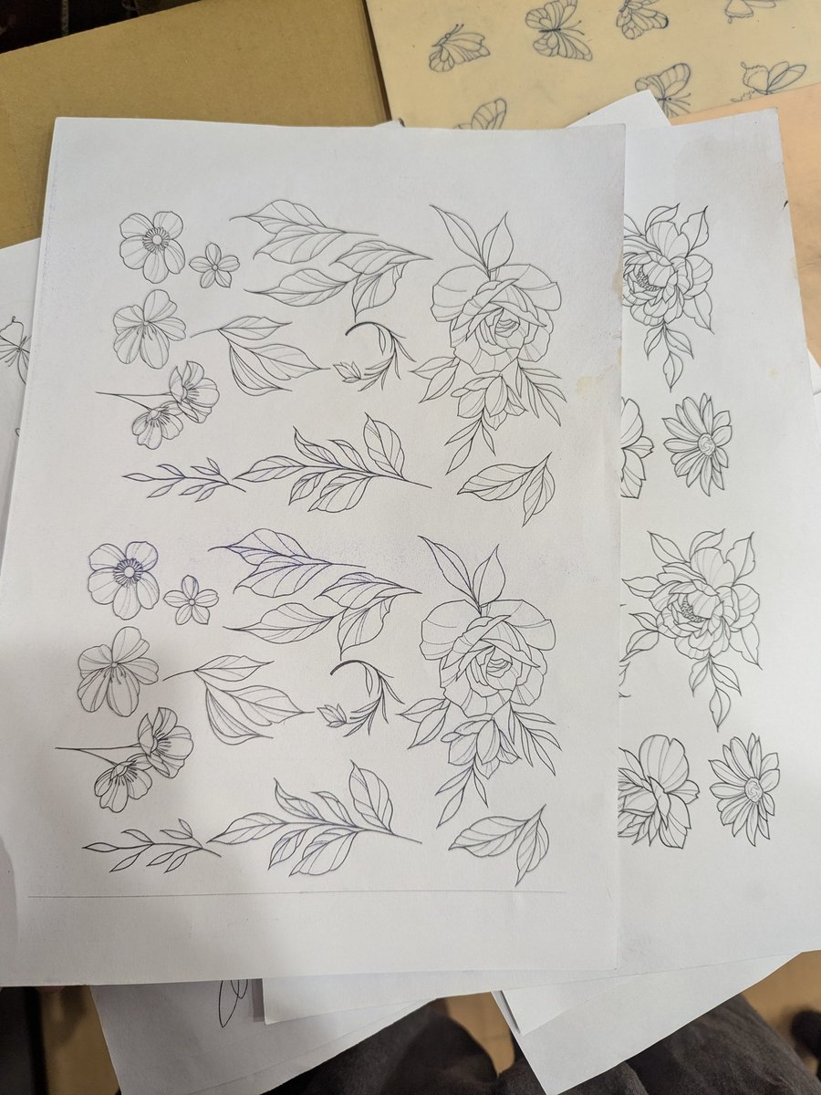 #刺青作業 喜歡畫畫，不一定要成為畫家； 喜歡美，就能開始學刺青。 從零基礎到完整觀念，一步步帶你學習線條、構圖、轉印與實作，培養屬於自己的 ...