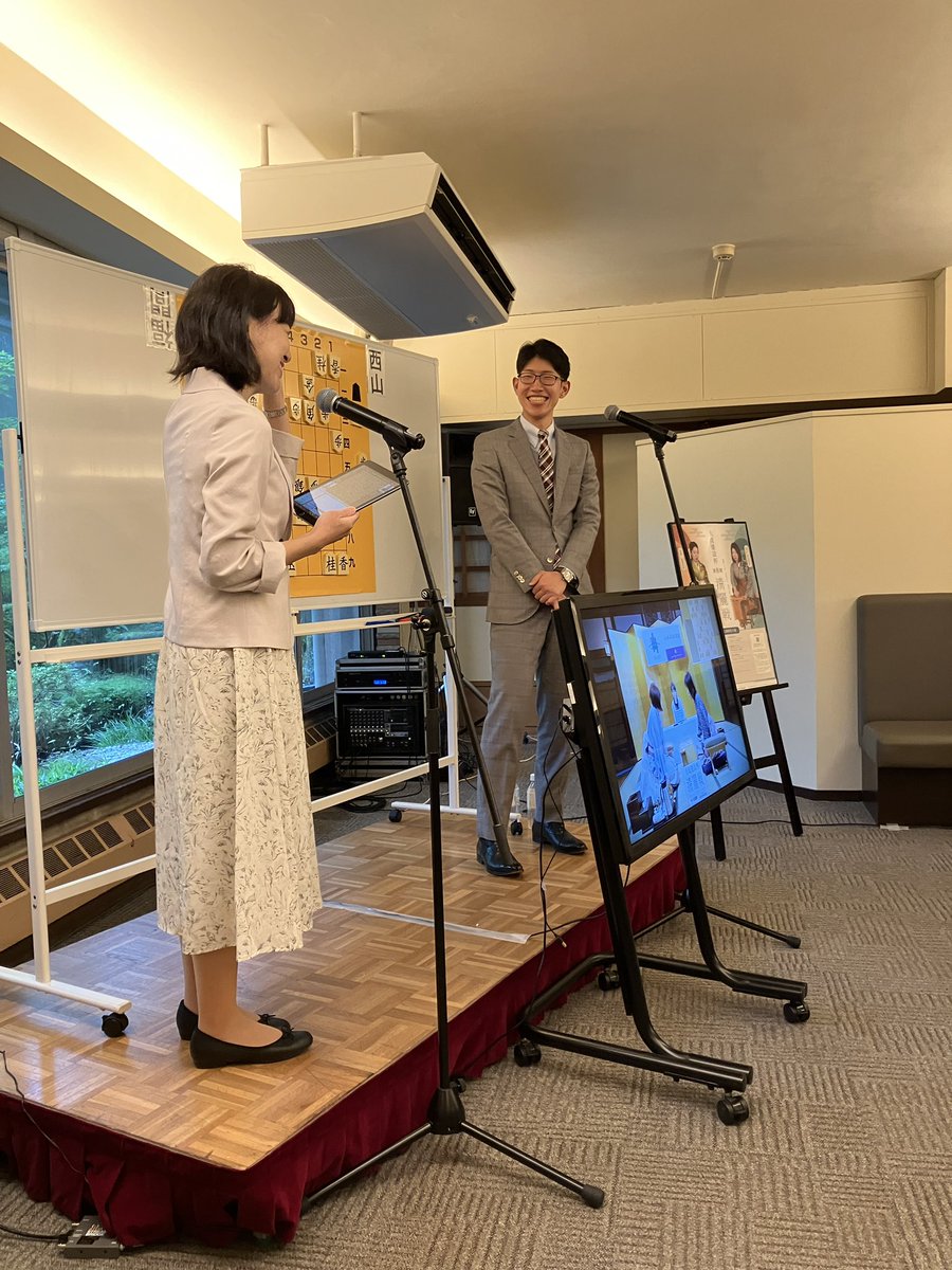 shogi_jsa's tweet photo. 大盤解説会の様子①

解説は佐々木大地七段、聞き手は宮宗紫野女流二段です。 https://t.co/R810FYuzcv