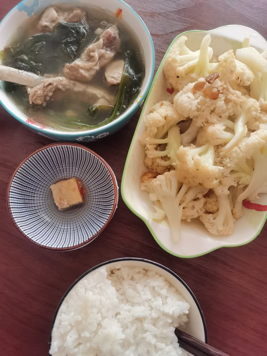 sqweoda's tweet photo. Midnight snack glow: a steaming bowl of miso soup and soft grilled fish, warming quiet hearts at 2 a.m. ， https://t.co/4mkqwK7EIu