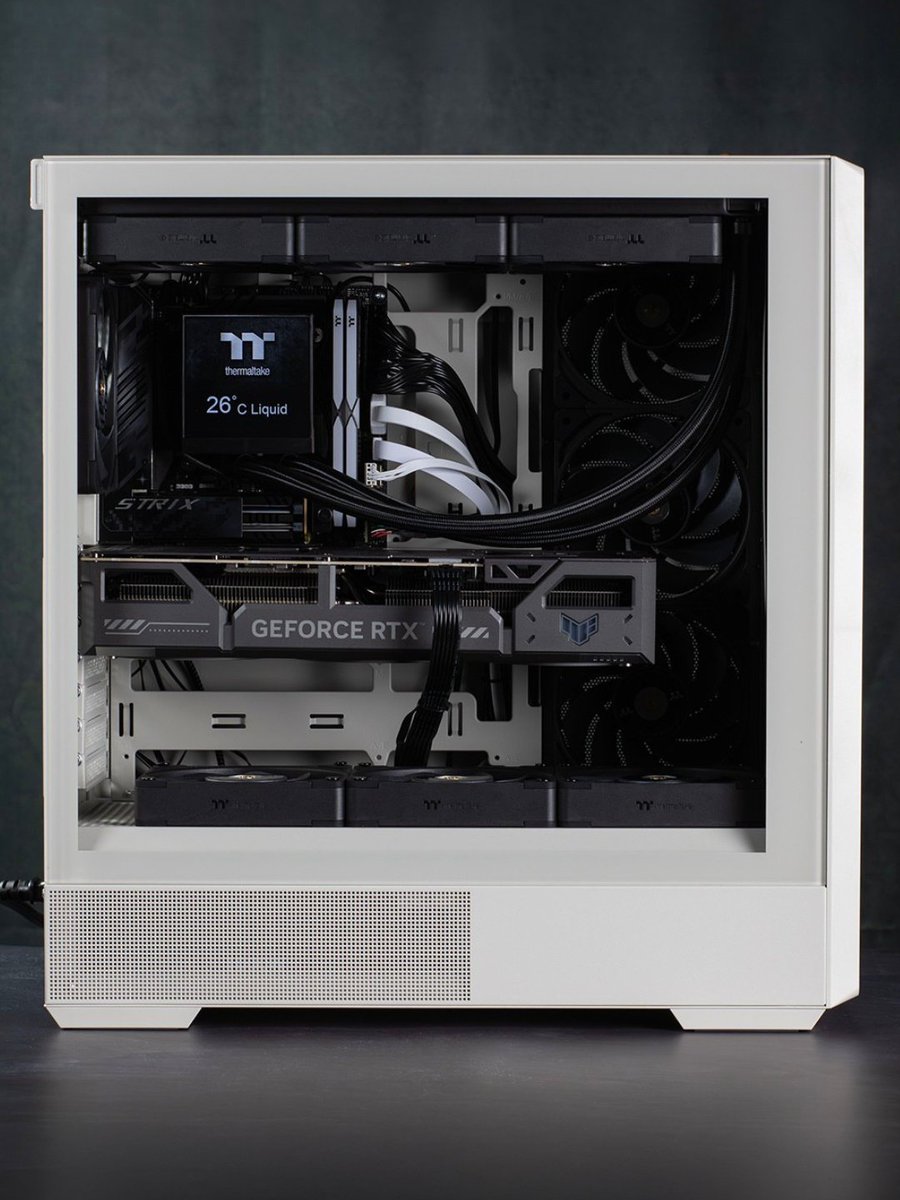 ThermaltakeInc's tweet photo. The Retro 360 combines iconic vintage aesthetics with modern liquid cooling performance, bringing timeless design and reliable cooling together in one clean build.
📸 @thermaltake_de
#Thermaltake #Retro360 #RetroSeries #PCBuild #VintageStyle #RetroPC #RetroGaming #PCGaming https://t.co/1R4jmmLnMO