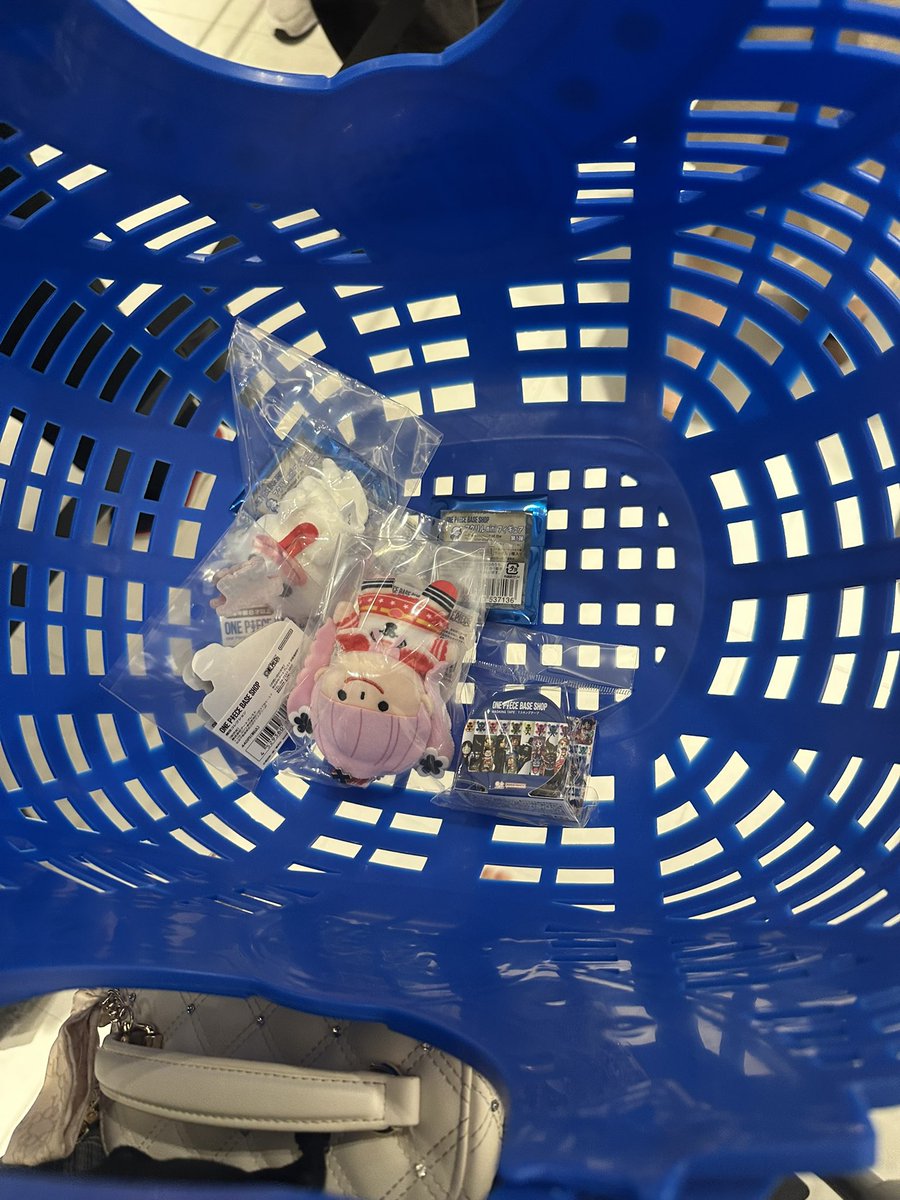 one_horhor's tweet photo. 念願‼️
ペローナちゃんのブロック欲しくて10回引いたらフィギュア当たった😂😂😂
思ったよりでっかくてお部屋に飾るの楽しみ🙌🙌🙌✨ https://t.co/6myLXXEDqS