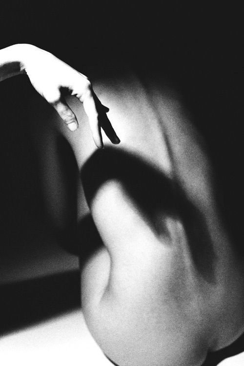 WildeDire's tweet photo. Not every memory returns as a thought.
Some return as a sensation.

A hand that almost touched.
A breath that paused.
A shadow that arrived before the skin did.

The deepest longing is rarely born from possession.

It begins in the unbearable distance between almost... and finally.