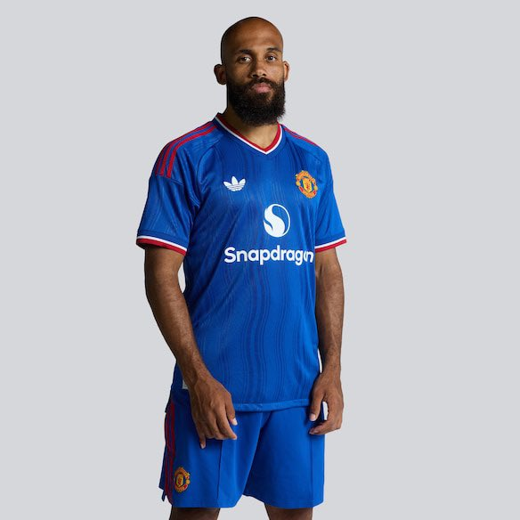 UnitedStandMUFC's tweet photo. 🚨 Man United's New 26/27 Away Kit 🔥
 
What do we think? 🤔👇
