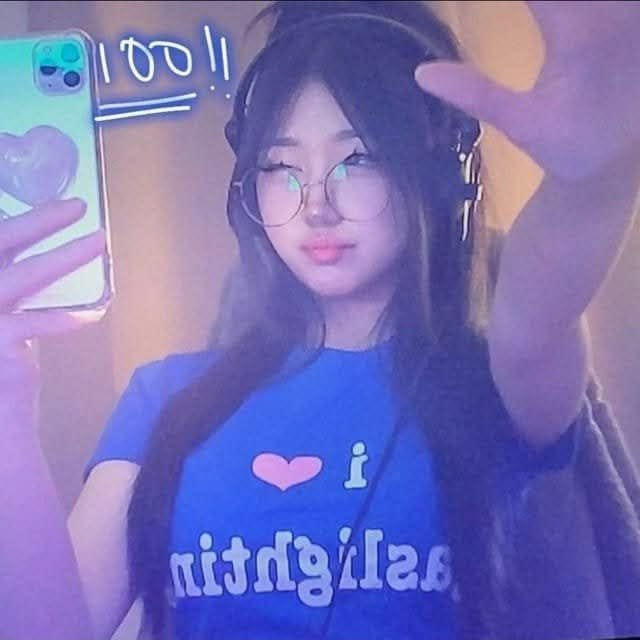 Minii_Highness's tweet photo. pro toxic jealous gf here, goin out w gang while my throne notifications skyrocket~!!

#throne #findom #mommy #gentledom #egirl #girlboss https://t.co/jcFJIgwArY