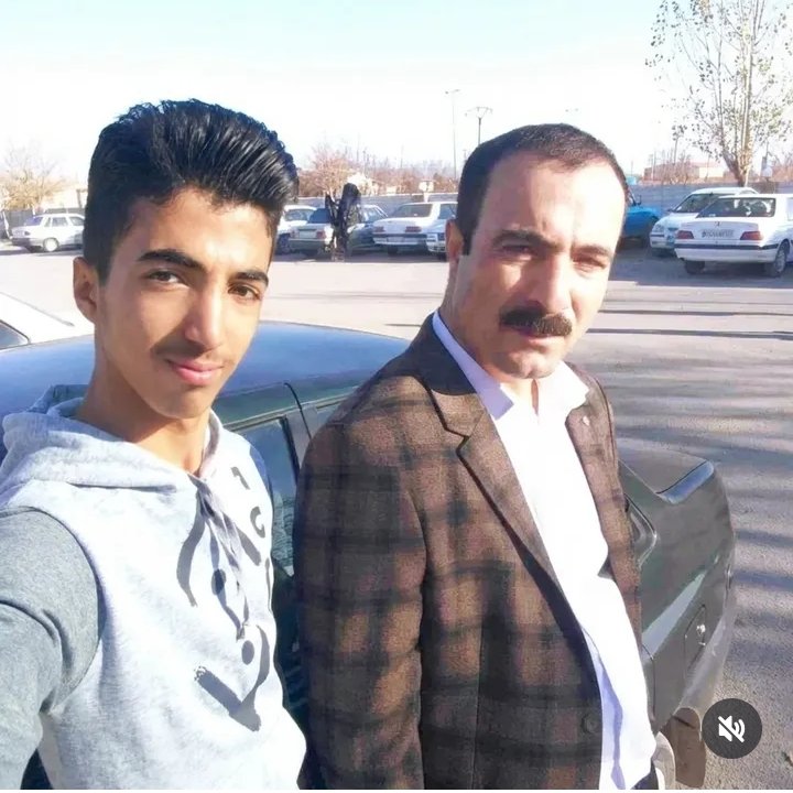 corrrdeliiiaaa's tweet photo. جاویدنام #نیما_شفیق‌دوست ١۶ ساله در اعتراضات ۱۴۰۱ در شهر ارومیه با گلوله جنگی مجروح شد؛ اما از ترس بازداشت‌شدن در زیرزمین خانهٔ پدری تحت مداوا قرار گرفت. پس از مدتی توسط نیروهای امنیتی، شناسایی و در خانه بازداشت شد. با وجود وضعیت وخیم جسمی‌اش باز هم مأموران از بردنش به بیمارستان https://t.co/wOI18WO861