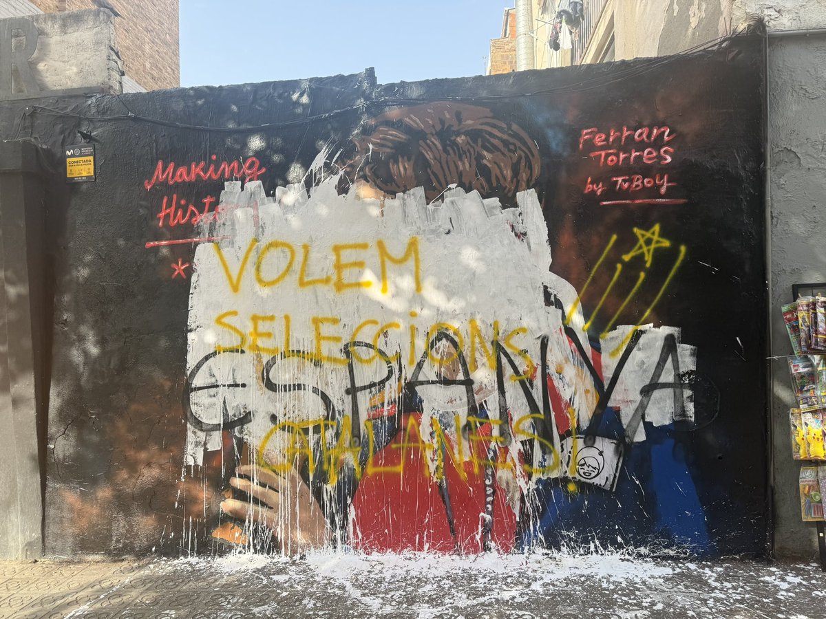 albarrowland's tweet photo. Dos días ha durado el mural de ferran torres, fuertísimo https://t.co/OEBdl0S0Ya