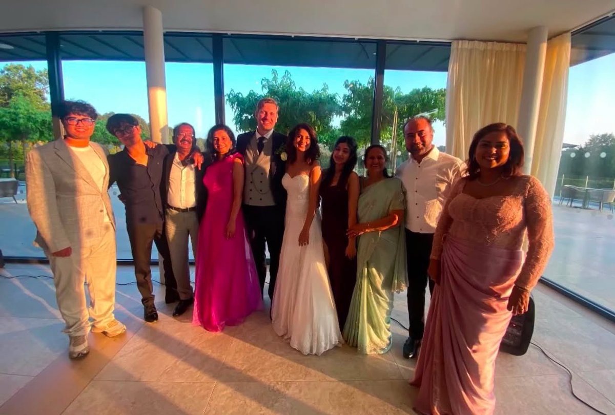 BhadMaiJao_'s tweet photo. JenWill with Jen’s side of family 🫶🏻💞

#JenniferWinget #JenWillWedding https://t.co/6etM5OS0Nw