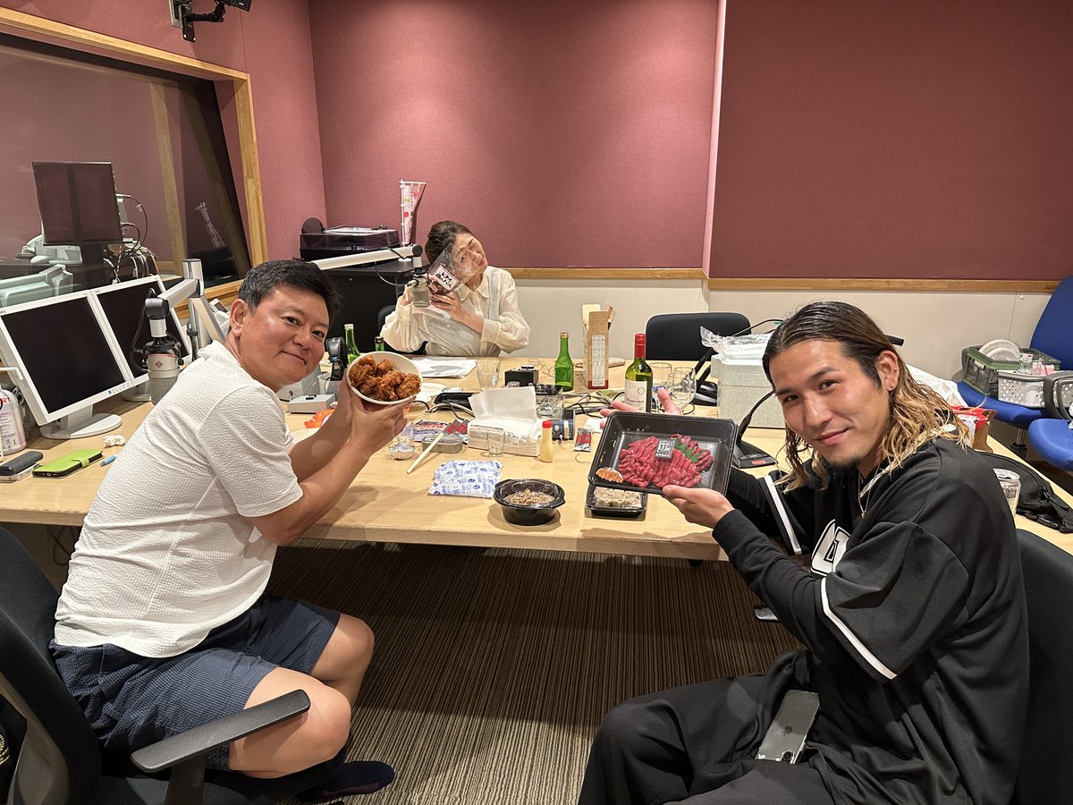 crt_radio's tweet photo. ７月２８日の #オトナミに揺られて 🌊
今週も本放送 火曜日１４：００～
　　　再放送 日曜日１７：００～ON AIR！👀

今週はSPゲストとお酒に合う食べ物や 
普段では聞けない話をする「サケトモ＋」！🍺
SPゲストは鹿野精肉店 店主　鹿野将人さん！！
今月のお酒は #日本酒
「#日光ろまん街道美酒探訪三つ蔵飲み比べ」

今週のサケトモベストクリップ
北側の景子
「86って思うと自分が今51ですけど年上大好きなんですけど。。」
macotti
「年��で考えるからじゃない？犯罪じゃなければ」
鹿野さん
「86は犯罪だと思うんですけど、、、」

Podcastはこちらから
▼　
https://t.co/THBP5yJn9k
ぜひPodcastでもお聴きください！📻
感想やご意見、メールはこちら！✉️
otonami@crt-radio.co.jp
Xでは #オトナミ でポスト！📬

#栃木放送 #お酒好きと繋がりたい 
#macotti #洋楽 #邦楽 #音楽 #ラジオ深夜便 
#radikoタイムフリー #radikoポッドキャスト 
#北側の景子 #酒 #馬肉 #タン2Kg #のりこのコロッケ
@macottiJapan 
 https://t.co/tfLpEYoTNc
鹿野精肉店
https://t.co/zhrbecWJTZ