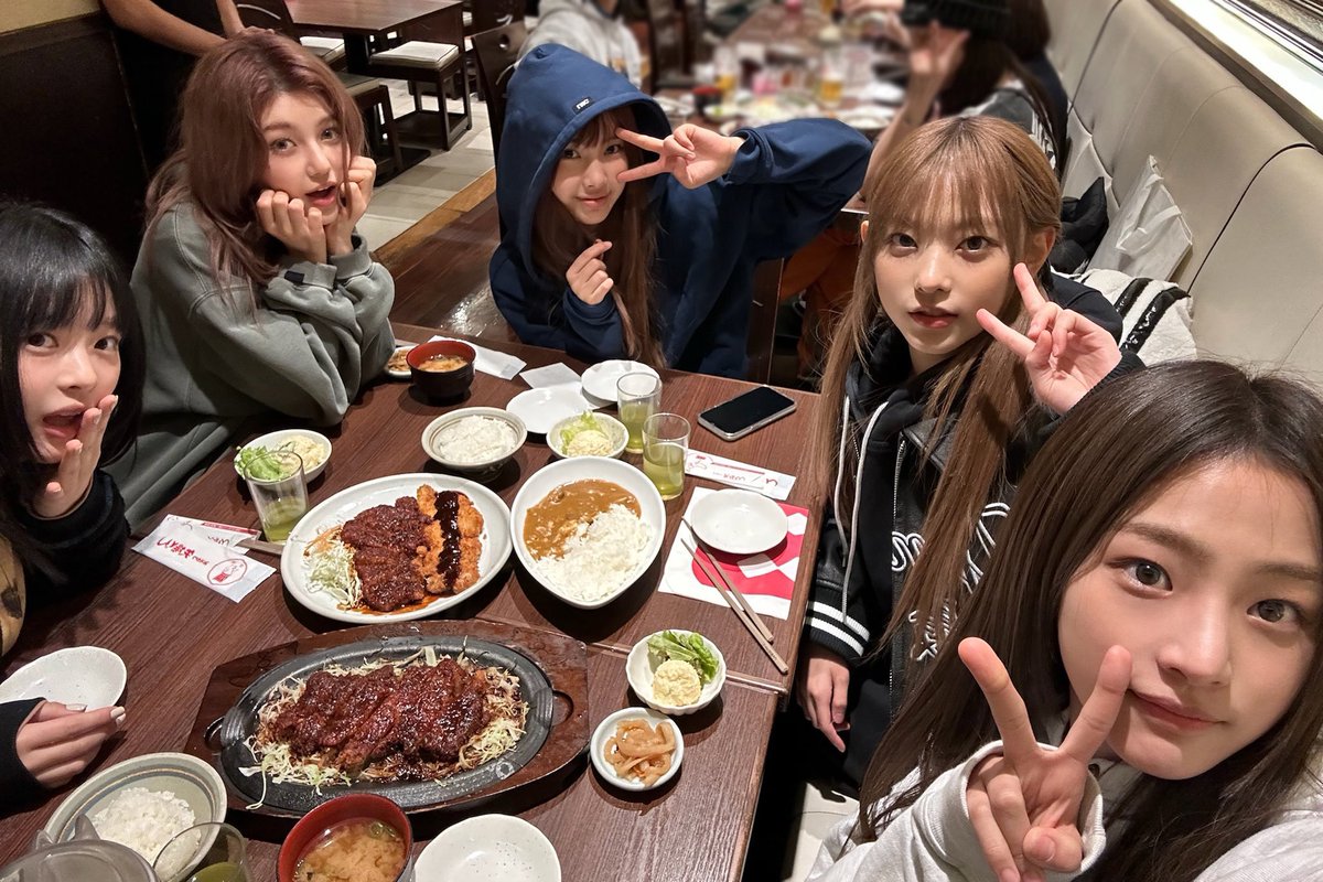 newjeans_loop's tweet photo. #다섯명이_만든_네번째_여름
#MHDHH_FIVE_4EVER
#민하다해혜_5진스_4에버
#4EVER_WITH_MHDHH https://t.co/V2g7h3TnB5