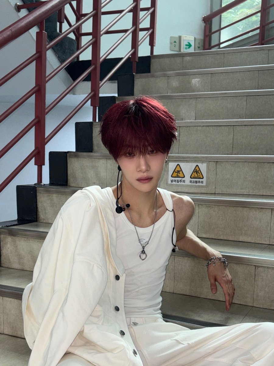 idntt_cosmo's tweet photo. 무대 끝나고 헉 헉 헉💦

#idntt #아이덴티티
#unevermet #남지운 #namjiwoon https://t.co/CgcLFOCtDG