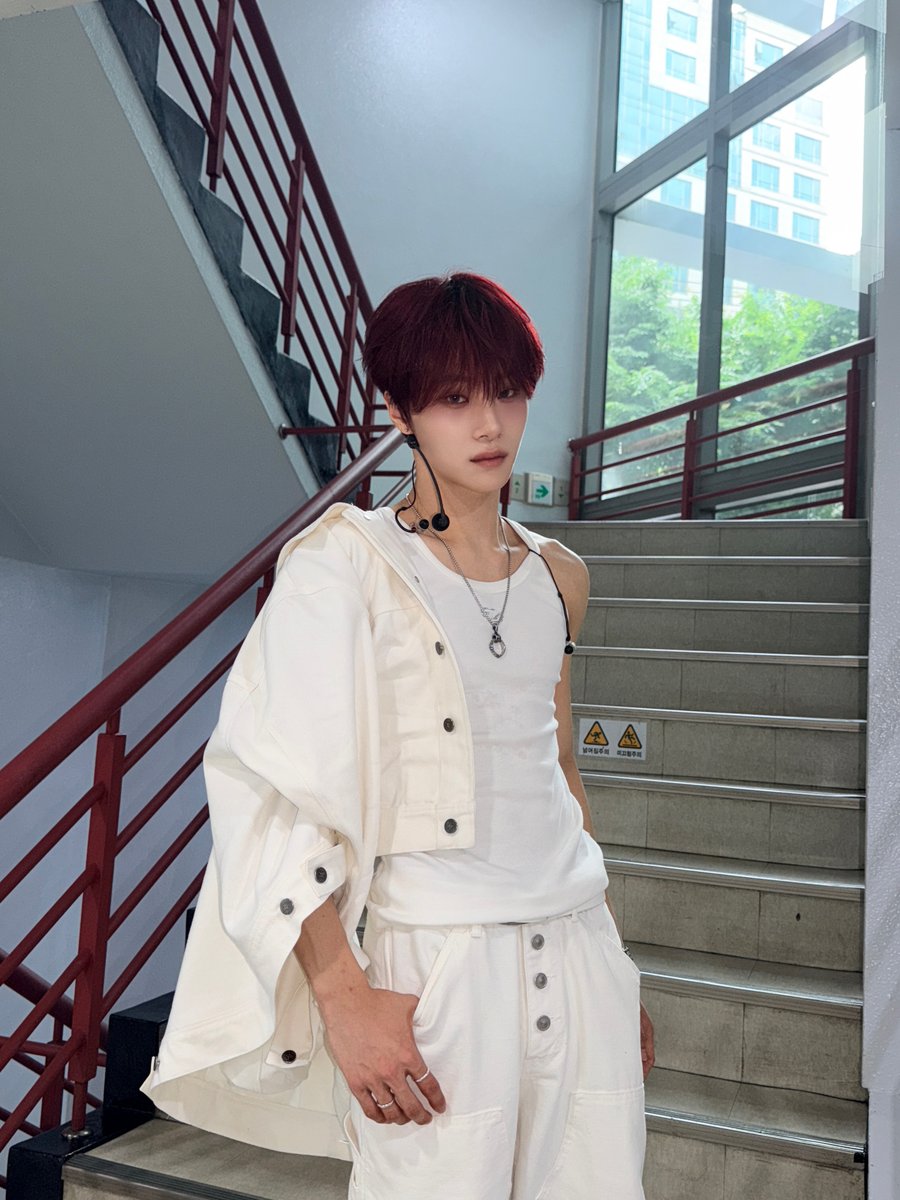 idntt_cosmo's tweet photo. 무대 끝나고 헉 헉 헉💦

#idntt #아이덴티티
#unevermet #남지운 #namjiwoon https://t.co/CgcLFOCtDG