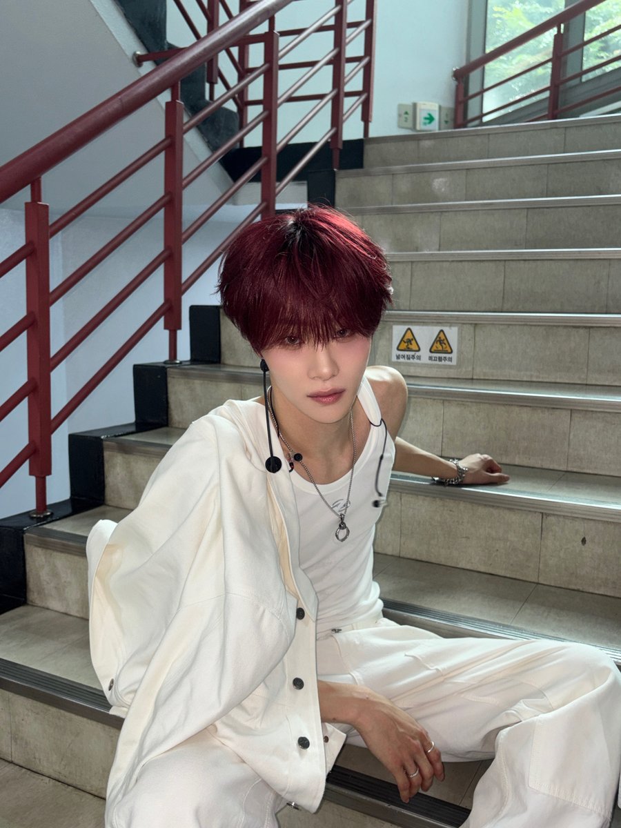 idntt_cosmo's tweet photo. 무대 끝나고 헉 헉 헉💦

#idntt #아이덴티티
#unevermet #남지운 #namjiwoon https://t.co/CgcLFOCtDG