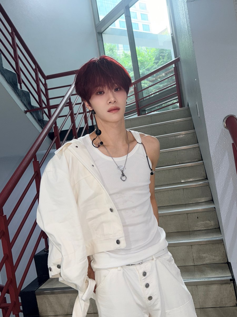 idntt_cosmo's tweet photo. 무대 끝나고 헉 헉 헉💦

#idntt #아이덴티티
#unevermet #남지운 #namjiwoon https://t.co/CgcLFOCtDG