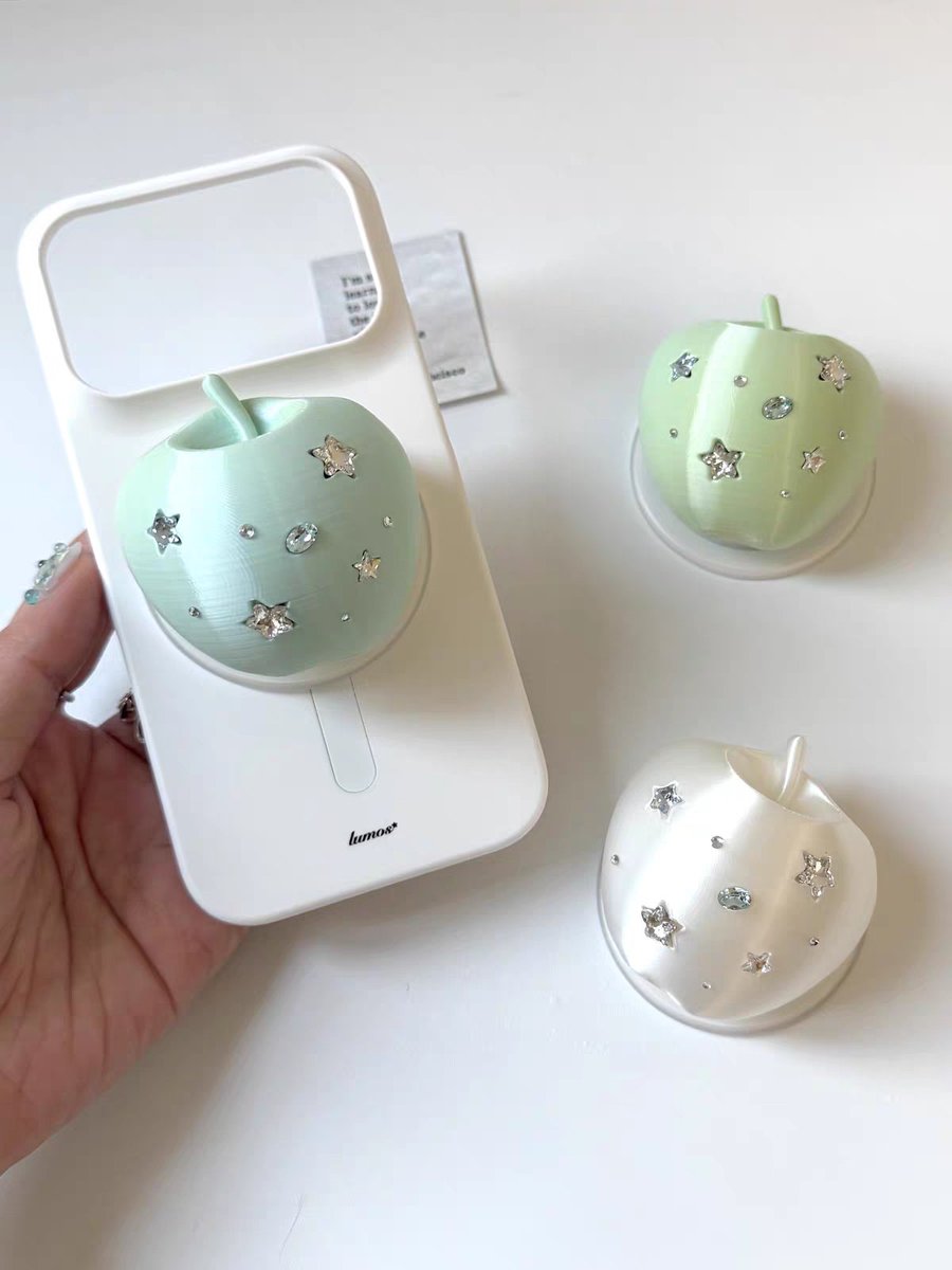 199hbkk's tweet photo. Apple มี 4 สี
แดง , ขาว ,เขียว , ฟ้า 

☆ วัสดุทำจาก PLA เป็นสินค้าขึ้นมือ ซึ่งจะมีรอยต่อของชิ้นงาน และการขัดเพื่อลดความคมในบริเวณด้านล่างของชิ้นงาน แบรนด์แจ้งว่าไม่ถือเป็นตำหนิ พิจารณาก่อนซื้อน้าา 🙏🏻 https://t.co/BNb5WmR1xk