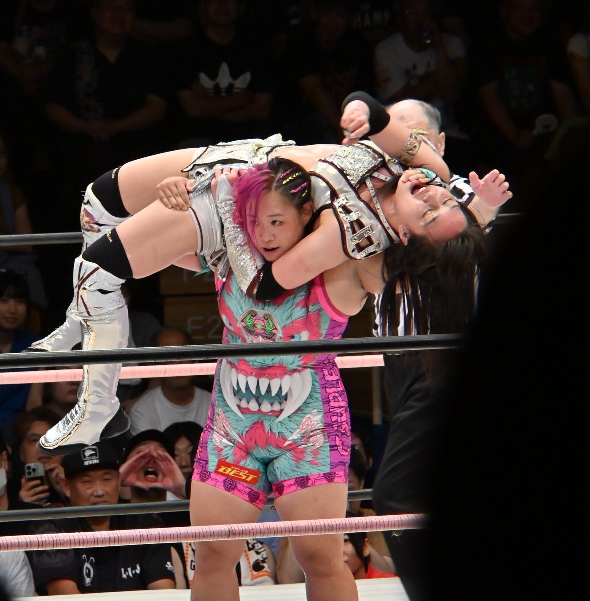 obey3167's tweet photo. 2026/07/20
センダイガールズ20周年大会

見事！朱里選手に勝ち防衛した
#橋本千紘 選手
おめでとうございます🥂
#SENJO https://t.co/miwwdqopGE