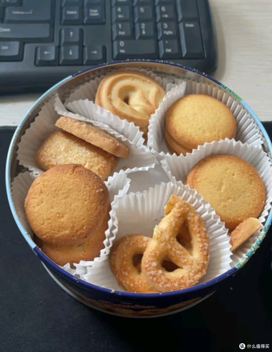 luvs77777's tweet photo. Just made buttery chocolate chip cookies from scratch! The smell filling the kitchen + warm, gooey first bite = pure weekday joy https://t.co/uO4Q1uug4C