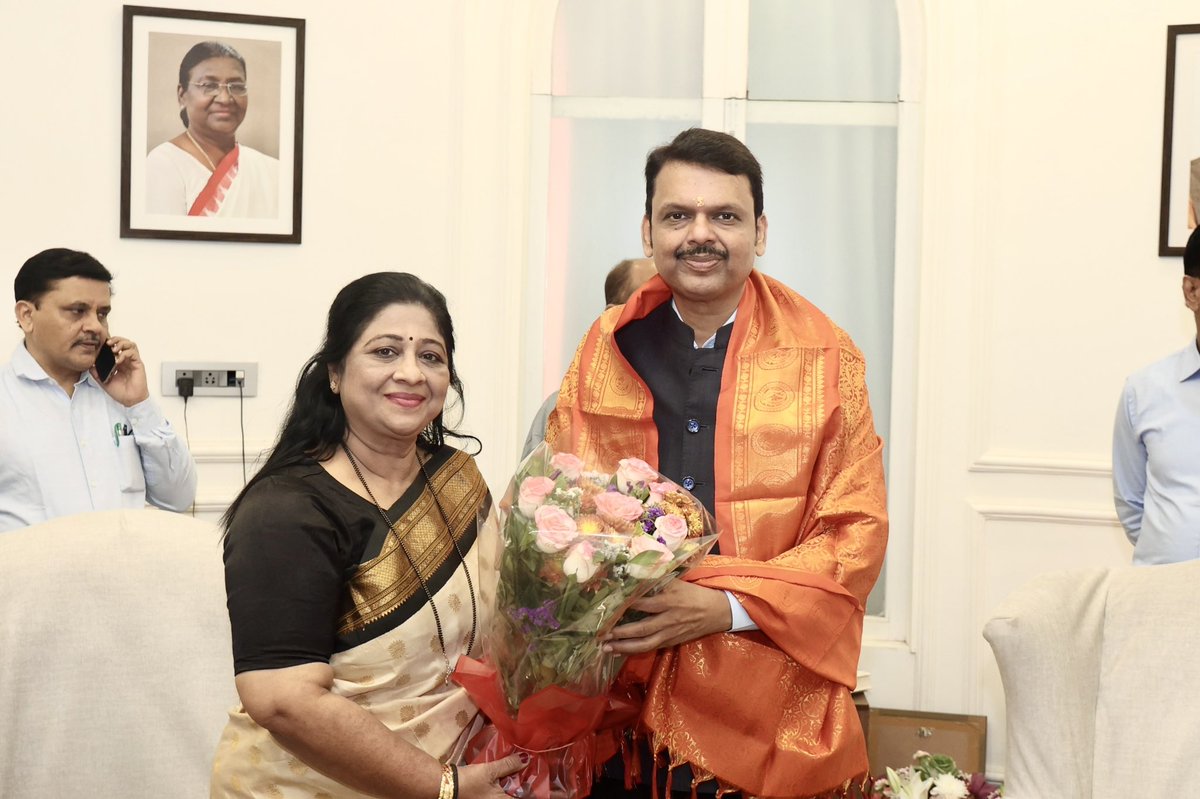 KelkarManisha's tweet photo. #वाढदिवस_आभिष्टचिंतन 
महाराष्ट्राचे लाडके, अभ्यासू, दूरदृष्टीपूर्ण नेतृत्व असणारे आमचे नेते, विकासाभिमुख आणि जनतेच्या मनातील लोकप्रिय मुख्यमंत्री 
आदरणीय. श्री. देवेंद्रजी फडणवीस साहेब (देवाभाऊ) यांना वाढदिवसाच्या मनःपूर्वक शुभेच्छा! 
@Dev_Fadnavis  @RaviDadaChavan @ChitraKWagh https://t.co/7Q12wtJv2u